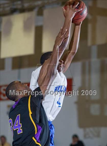 Thumbnail 3 in Jordan vs. Oakland Tech  (Modesto Christian Holiday Hoops)  photogallery.