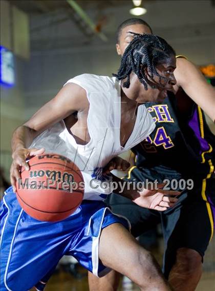 Thumbnail 3 in Jordan vs. Oakland Tech  (Modesto Christian Holiday Hoops)  photogallery.
