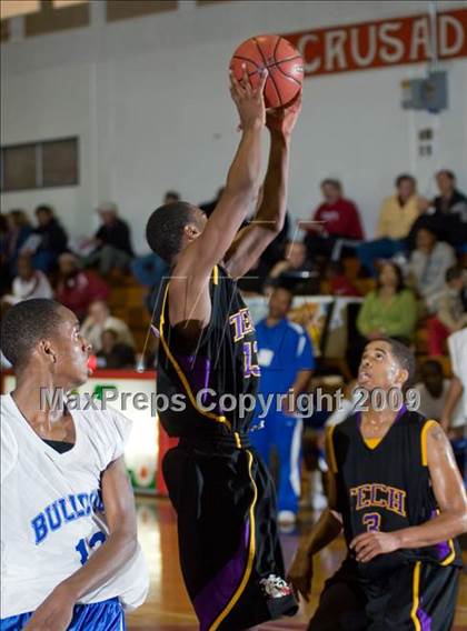 Thumbnail 3 in Jordan vs. Oakland Tech  (Modesto Christian Holiday Hoops)  photogallery.