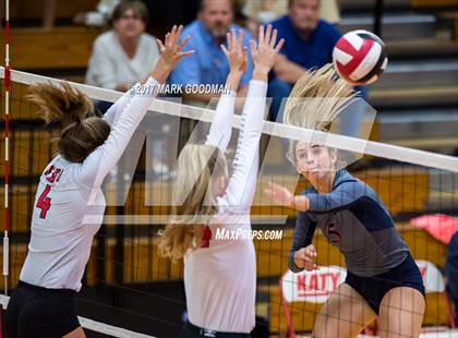 Thumbnail 3 in Seven Lakes @ Katy photogallery.