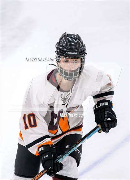 Thumbnail 2 in Central Catholic vs Wayland/Weston photogallery.