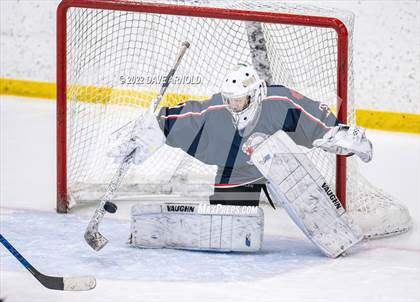 Thumbnail 3 in Central Catholic vs Wayland/Weston photogallery.