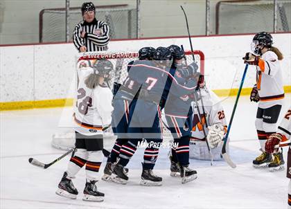 Thumbnail 1 in Central Catholic vs Wayland/Weston photogallery.