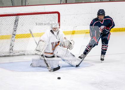 Thumbnail 2 in Central Catholic vs Wayland/Weston photogallery.