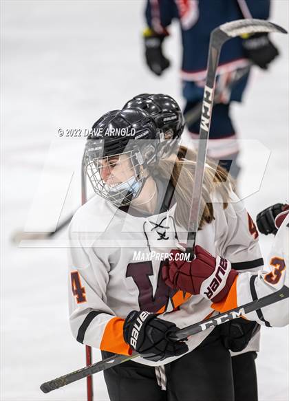 Thumbnail 3 in Central Catholic vs Wayland/Weston photogallery.