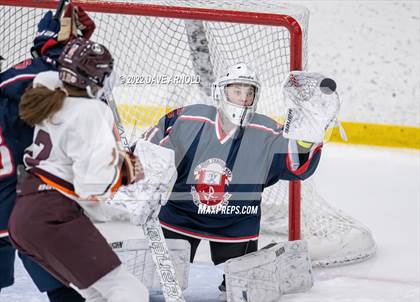 Thumbnail 3 in Central Catholic vs Wayland/Weston photogallery.