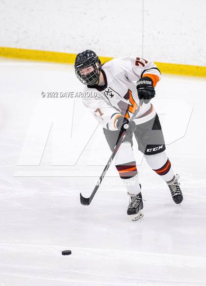 Thumbnail 2 in Central Catholic vs Wayland/Weston photogallery.