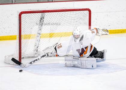 Thumbnail 2 in Central Catholic vs Wayland/Weston photogallery.