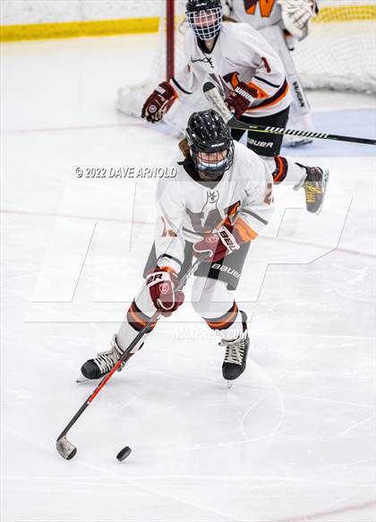 Thumbnail 3 in Central Catholic vs Wayland/Weston photogallery.
