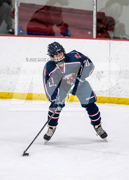 Thumbnail 1 in Central Catholic vs Wayland/Weston photogallery.