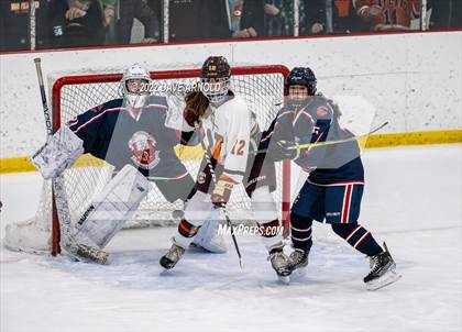 Thumbnail 2 in Central Catholic vs Wayland/Weston photogallery.