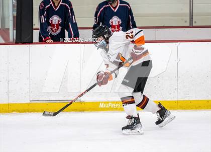 Thumbnail 2 in Central Catholic vs Wayland/Weston photogallery.