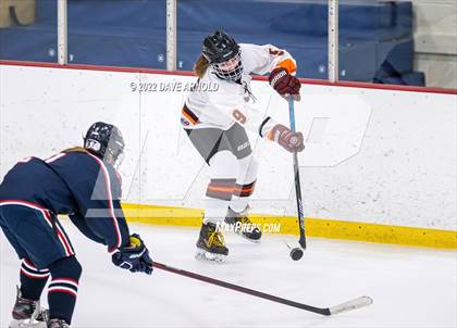 Thumbnail 1 in Central Catholic vs Wayland/Weston photogallery.