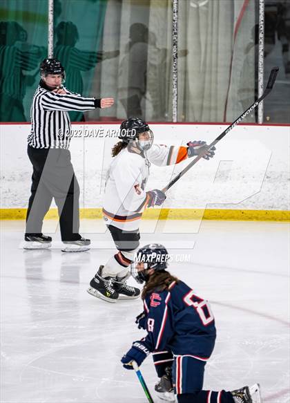 Thumbnail 3 in Central Catholic vs Wayland/Weston photogallery.