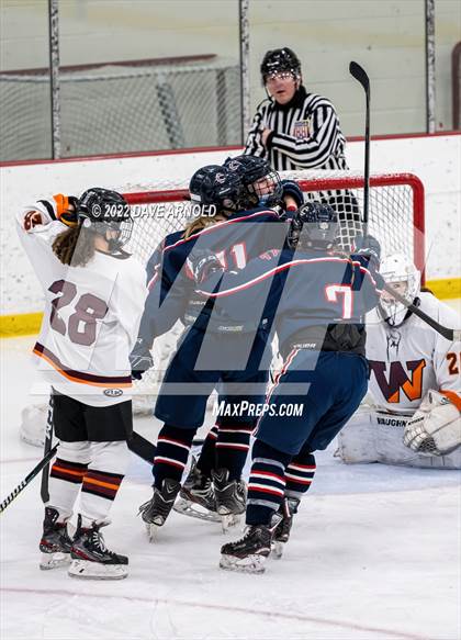 Thumbnail 3 in Central Catholic vs Wayland/Weston photogallery.