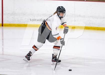 Thumbnail 2 in Central Catholic vs Wayland/Weston photogallery.