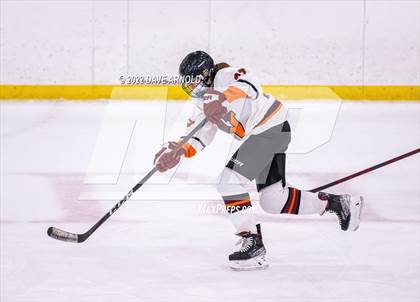 Thumbnail 2 in Central Catholic vs Wayland/Weston photogallery.