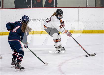 Thumbnail 2 in Central Catholic vs Wayland/Weston photogallery.