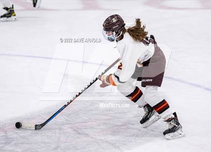 Thumbnail 2 in Central Catholic vs Wayland/Weston photogallery.