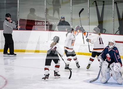 Thumbnail 2 in Central Catholic vs Wayland/Weston photogallery.