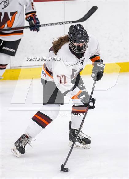 Thumbnail 2 in Central Catholic vs Wayland/Weston photogallery.