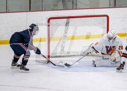 Thumbnail 2 in Central Catholic vs Wayland/Weston photogallery.