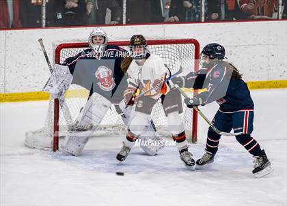 Thumbnail 1 in Central Catholic vs Wayland/Weston photogallery.