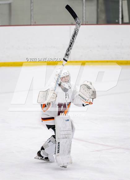 Thumbnail 2 in Central Catholic vs Wayland/Weston photogallery.
