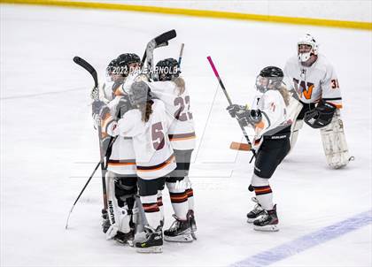 Thumbnail 3 in Central Catholic vs Wayland/Weston photogallery.