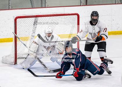 Thumbnail 3 in Central Catholic vs Wayland/Weston photogallery.