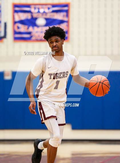 Thumbnail 3 in Kingston vs. Bethlehem Central (Officials vs Cancer Tournament) photogallery.