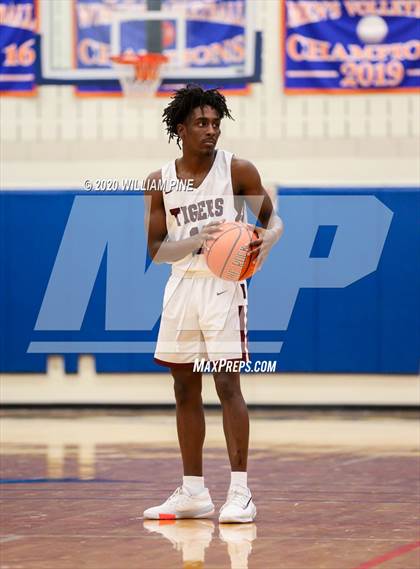 Thumbnail 3 in Kingston vs. Bethlehem Central (Officials vs Cancer Tournament) photogallery.