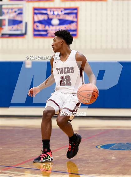 Thumbnail 3 in Kingston vs. Bethlehem Central (Officials vs Cancer Tournament) photogallery.