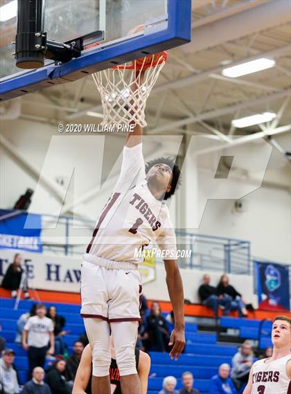 Thumbnail 3 in Kingston vs. Bethlehem Central (Officials vs Cancer Tournament) photogallery.