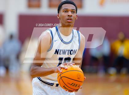 Thumbnail 3 in Newton vs Holy Innocents Episcopal (Hard In The Paint Classic) photogallery.
