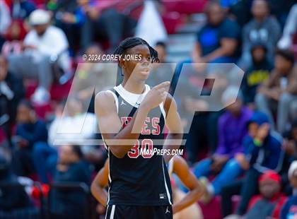 Thumbnail 2 in Newton vs Holy Innocents Episcopal (Hard In The Paint Classic) photogallery.