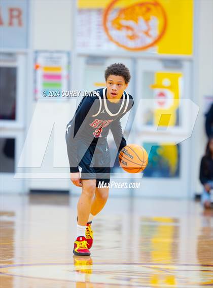 Thumbnail 3 in Newton vs Holy Innocents Episcopal (Hard In The Paint Classic) photogallery.