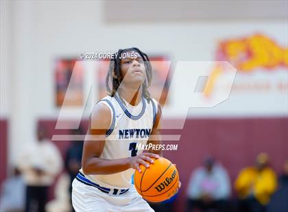 Thumbnail 3 in Newton vs Holy Innocents Episcopal (Hard In The Paint Classic) photogallery.
