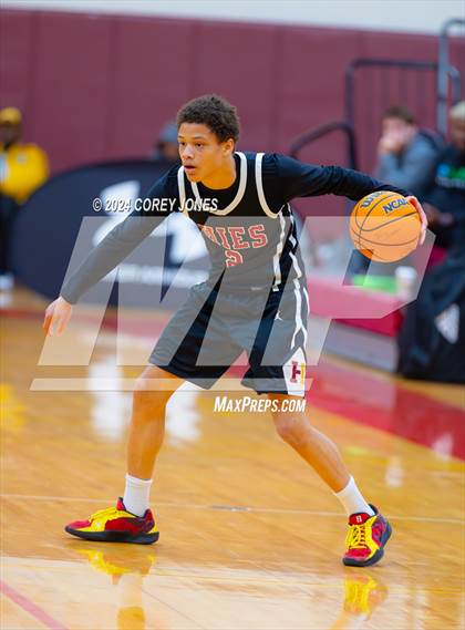 Thumbnail 2 in Newton vs Holy Innocents Episcopal (Hard In The Paint Classic) photogallery.