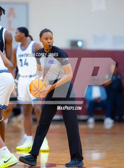 Thumbnail 2 in Newton vs Holy Innocents Episcopal (Hard In The Paint Classic) photogallery.