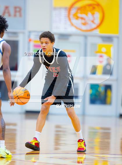 Thumbnail 2 in Newton vs Holy Innocents Episcopal (Hard In The Paint Classic) photogallery.
