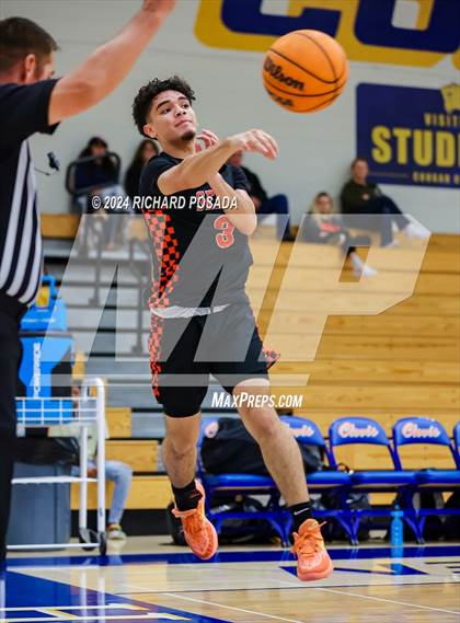 Thumbnail 2 in Lemoore vs. Selma photogallery.