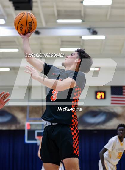Thumbnail 2 in Lemoore vs. Selma photogallery.