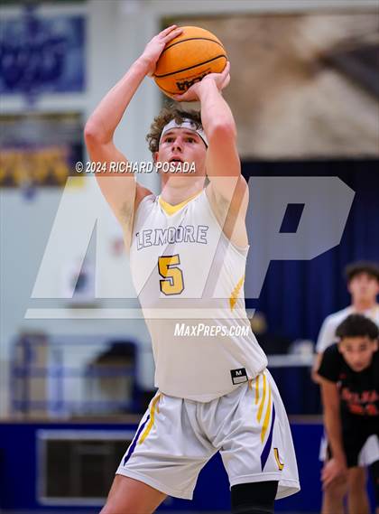Thumbnail 2 in Lemoore vs. Selma photogallery.