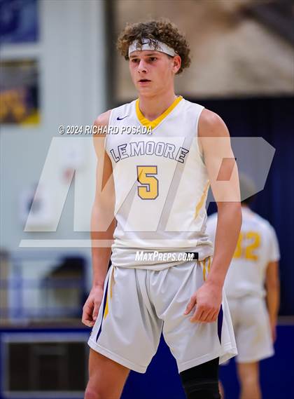 Thumbnail 2 in Lemoore vs. Selma photogallery.