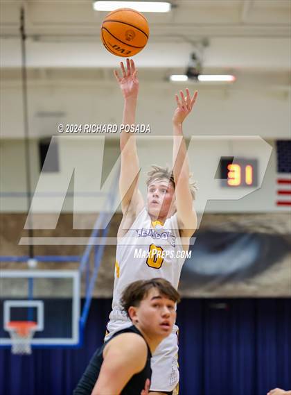 Thumbnail 2 in Lemoore vs. Selma photogallery.