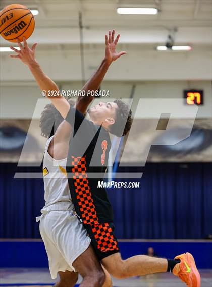 Thumbnail 2 in Lemoore vs. Selma photogallery.