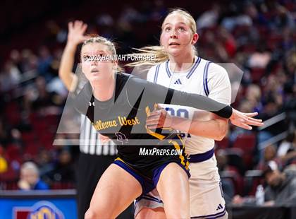 Thumbnail 2 in Bellevue West vs. Bellevue East (NSAA Class A Quarterfinal) photogallery.