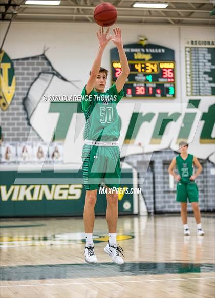 Thumbnail 2 in Woodgrove @ Loudoun Valley photogallery.
