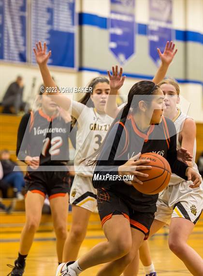Thumbnail 3 in Galena vs. Fernley (Varsity Elite) photogallery.